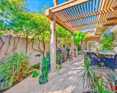 10 Colonial Drive - Photo Thumbnail 22
