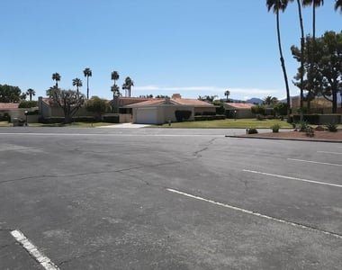 72385 Beverly Way - Photo Thumbnail 9