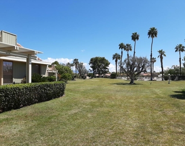 72385 Beverly Way - Photo Thumbnail 11