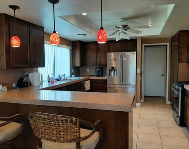 72385 Beverly Way - Photo Thumbnail 16