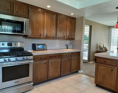 72385 Beverly Way - Photo Thumbnail 15
