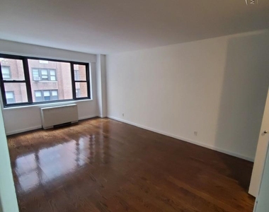 Flex 3 bedroom on East 56th Street - Photo Thumbnail 3