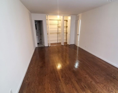 Flex 3 bedroom on East 56th Street - Photo Thumbnail 6