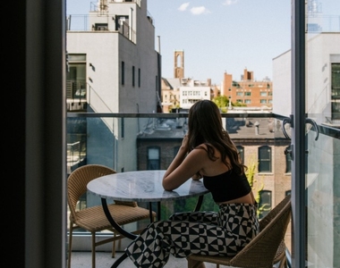 Madison Avenue - Photo Thumbnail 3