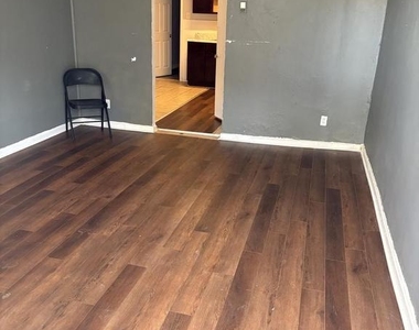 5133 Irving Street - Photo Thumbnail 4