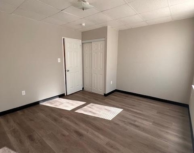 2710 N Taylor Street - Photo Thumbnail 12