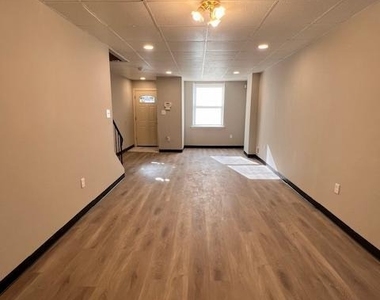 2710 N Taylor Street - Photo Thumbnail 3