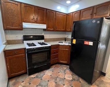 2710 N Taylor Street - Photo Thumbnail 4