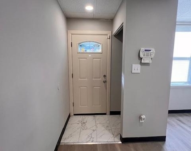 2710 N Taylor Street - Photo Thumbnail 8