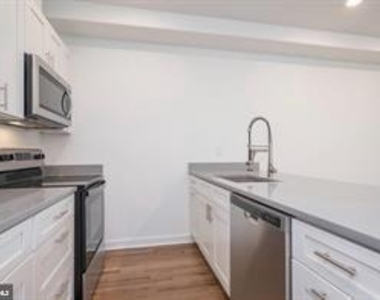 727 N 39th Street - Photo Thumbnail 2