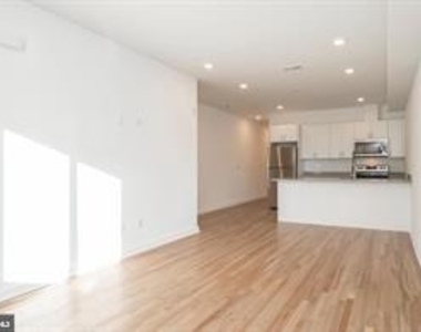 727 N 39th Street - Photo Thumbnail 5