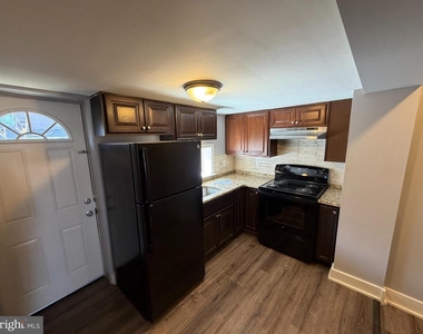 134 W Airy Street - Photo Thumbnail 2