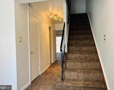 8613 Seasons Way - Photo Thumbnail 1
