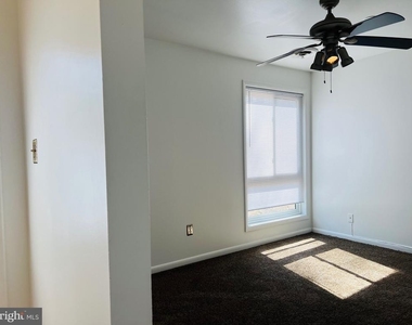 8613 Seasons Way - Photo Thumbnail 2