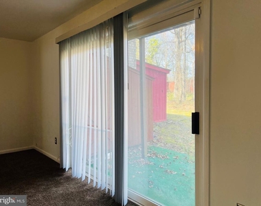8613 Seasons Way - Photo Thumbnail 9