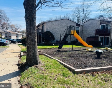 8613 Seasons Way - Photo Thumbnail 34