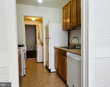 8613 Seasons Way - Photo Thumbnail 12