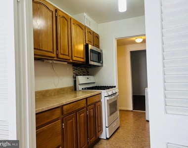 8613 Seasons Way - Photo Thumbnail 11