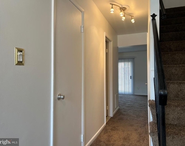 8613 Seasons Way - Photo Thumbnail 32