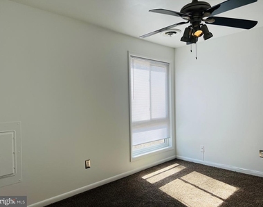 8613 Seasons Way - Photo Thumbnail 3