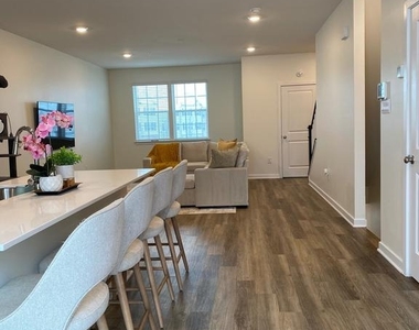 7530 Daybreak Drive - Photo Thumbnail 14