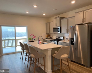 7530 Daybreak Drive - Photo Thumbnail 10