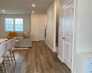 7530 Daybreak Drive - Photo Thumbnail 15