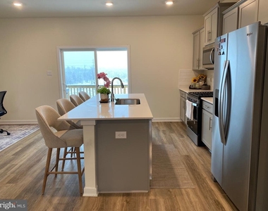 7530 Daybreak Drive - Photo Thumbnail 12