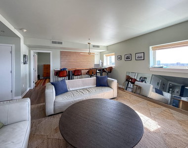 525 W Lafayette Boulevard - Photo Thumbnail 4