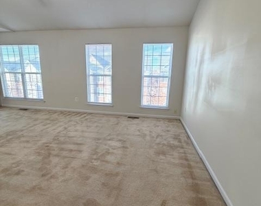 108 Leather Fern Way - Photo Thumbnail 9