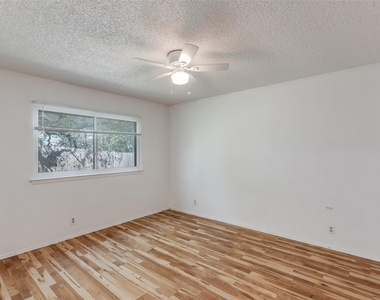 6916 Scenic Brook Dr - Photo Thumbnail 5