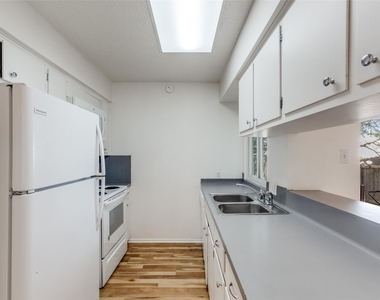6916 Scenic Brook Dr - Photo Thumbnail 4