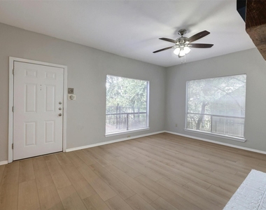 908 Poplar St - Photo Thumbnail 8