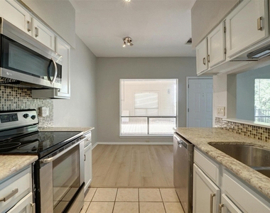 908 Poplar St - Photo Thumbnail 2