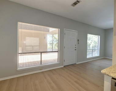 908 Poplar St - Photo Thumbnail 9