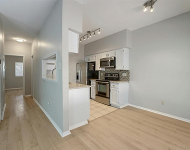 908 Poplar St - Photo Thumbnail 4