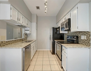 908 Poplar St - Photo Thumbnail 3