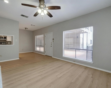 908 Poplar St - Photo Thumbnail 5
