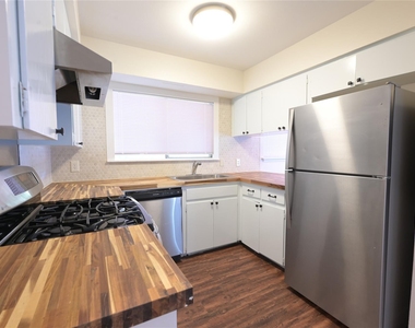 2303 Western Trails Blvd - Photo Thumbnail 2