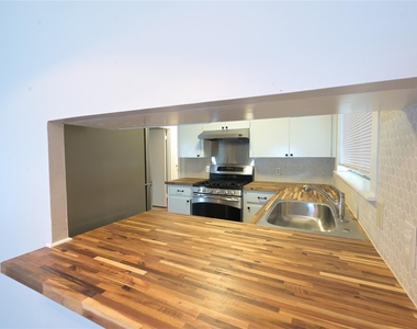 2303 Western Trails Blvd - Photo Thumbnail 4