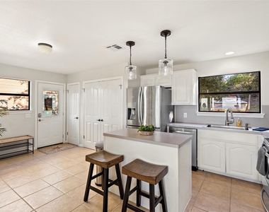 414 Gregg Dr - Photo Thumbnail 6