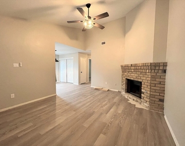12214 Thompkins Dr - Photo Thumbnail 3