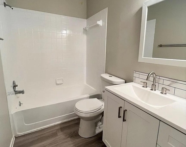 12214 Thompkins Dr - Photo Thumbnail 11