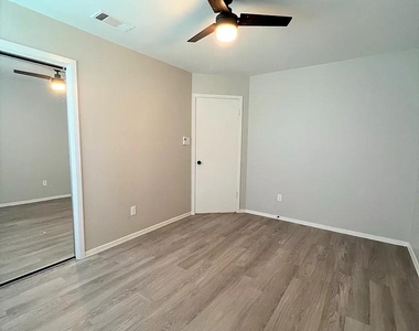 12214 Thompkins Dr - Photo Thumbnail 10