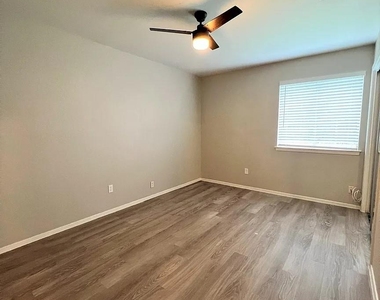 12214 Thompkins Dr - Photo Thumbnail 9