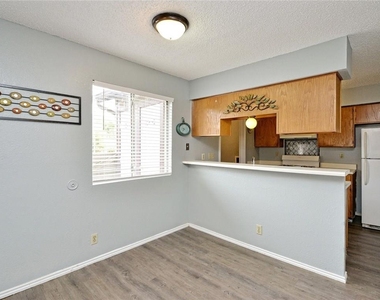 5809 Spring Meadow Rd - Photo Thumbnail 5