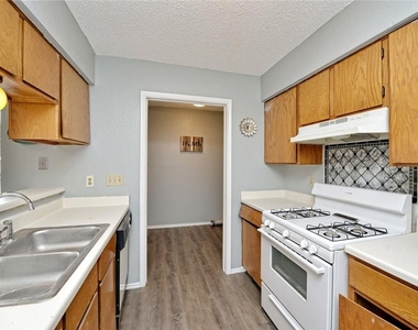 5809 Spring Meadow Rd - Photo Thumbnail 2