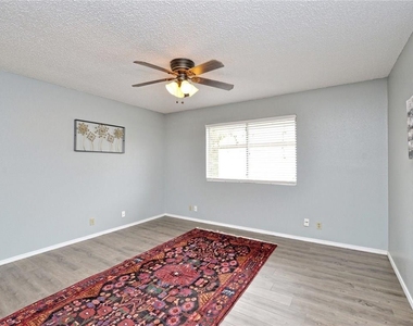 5809 Spring Meadow Rd - Photo Thumbnail 3