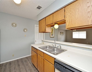 5809 Spring Meadow Rd - Photo Thumbnail 7