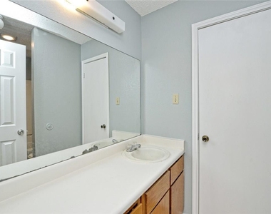5809 Spring Meadow Rd - Photo Thumbnail 10